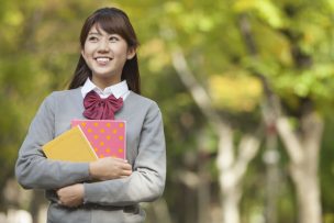 さわやかな笑顔の女性