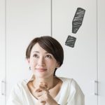 ひらめく女性