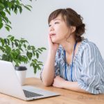 仕事で手抜きをする女性